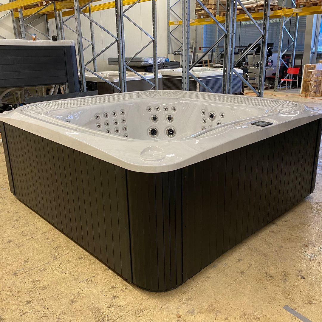 Refurbished Whirlpool Infinity Spa OF210