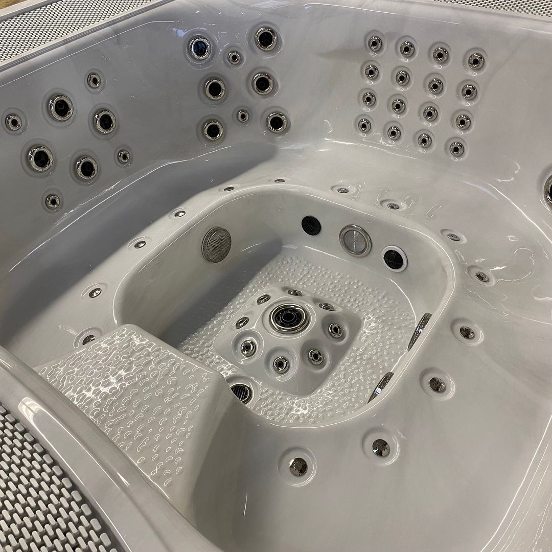 Refurbished Whirlpool Infinity Spa OF210