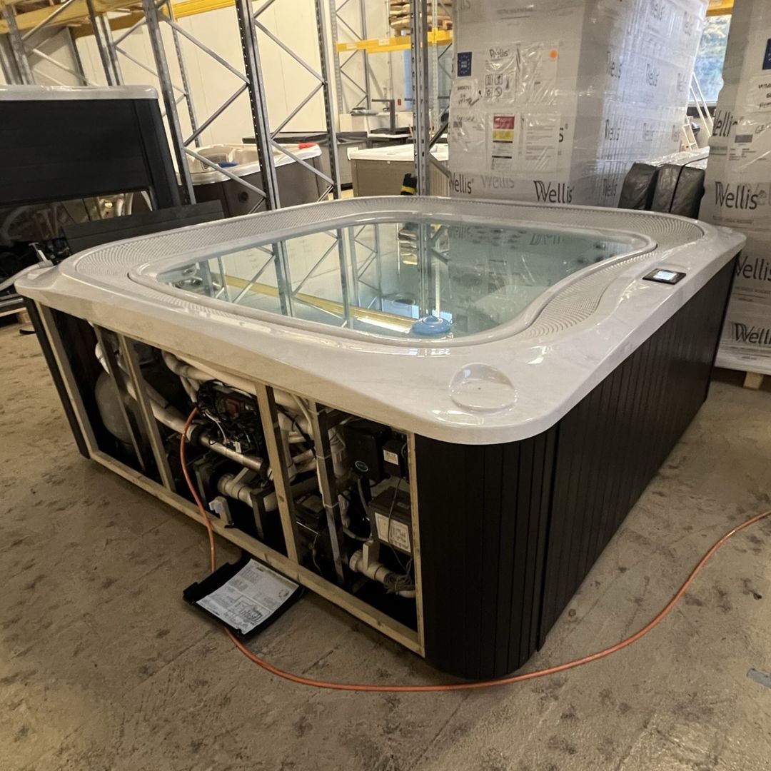 Refurbished Whirlpool Infinity Spa OF210