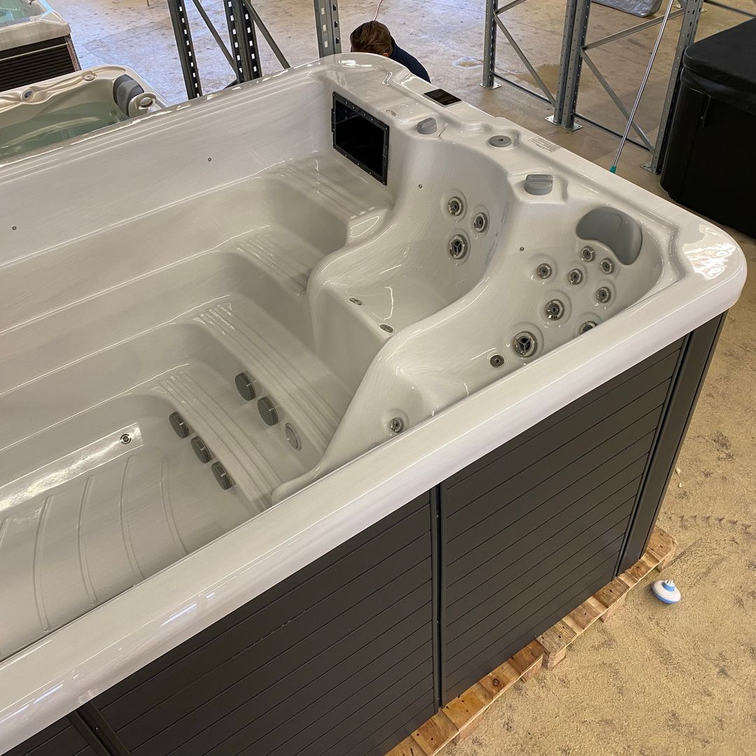 Refurbished Swimspa Modell Swim 42 Pro